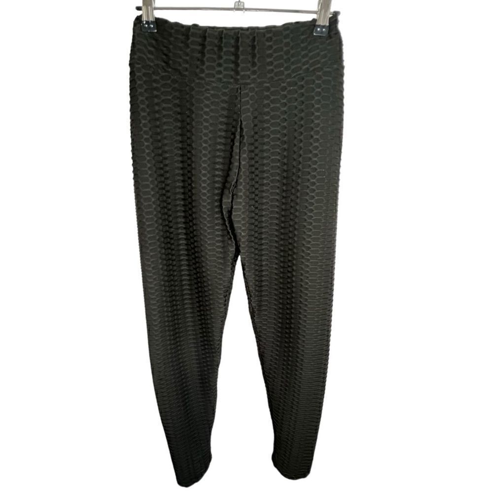 Unbranded Trending Black Athletic Leggings With Cinch in Bottom
